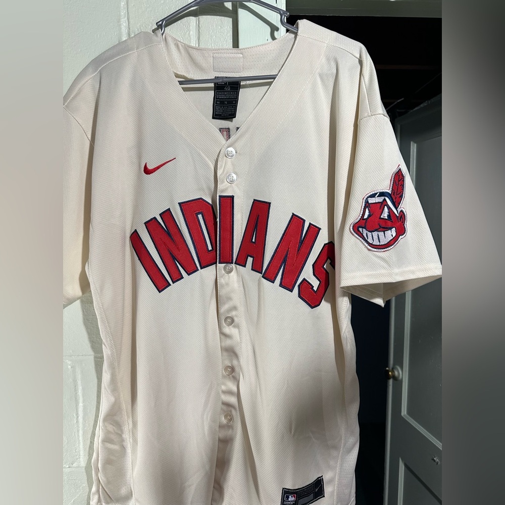 Cleveland Indians throwback cream uniform Jose Ramirez